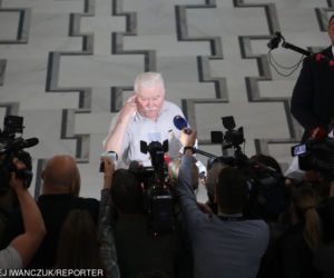Lech Wałęsa spotkał się z niepełnosprawnymi protestującymi w Sejmie