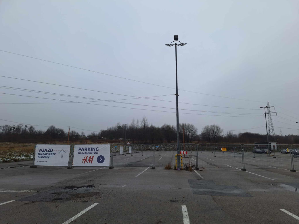 Trwają prace w budynku byłego hipermarketu Tesco w Tarnowskich Górach.