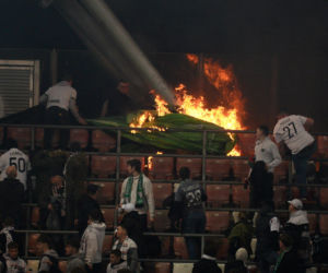 Płoną trybuny przez Łazienkowskiej 3