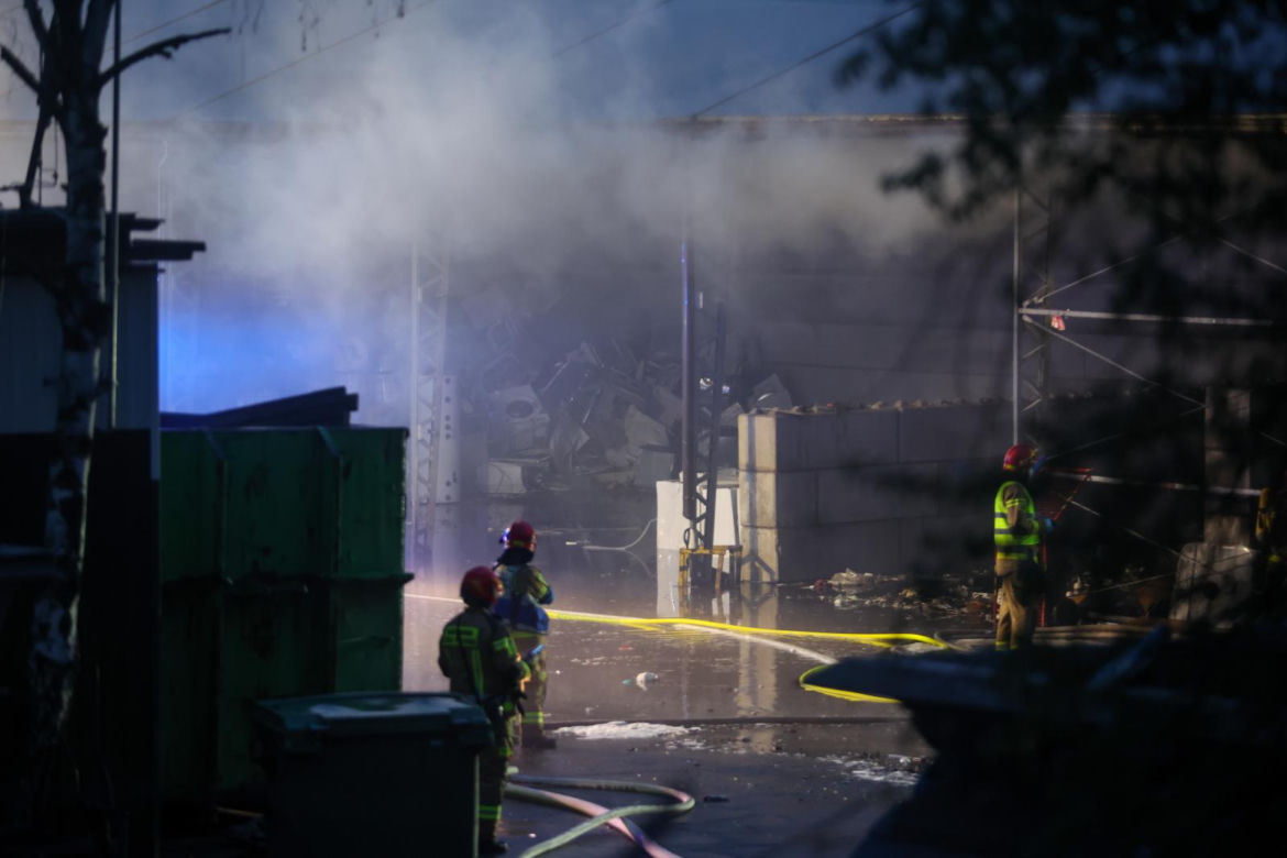 Pożar hali z elektrośmieciami w Gliwicach