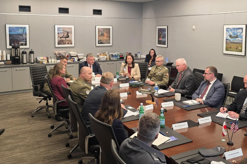 Paweł Bejda w USA. rozmowy o modernizacji armii i śmigłowcach Chinook