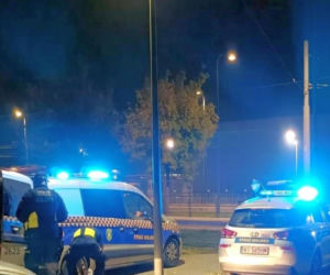 Zauważyli dziwnego pasażera w tramwaju w stolicy. Nagle zaczął uciekać