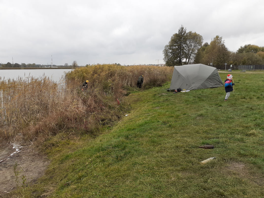 Jesienne porządki nad zalewem Muchawka w Siedlcach w 2021 roku