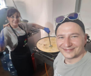 Kucharz o wielkim sercu. Najpierw karmił górników, teraz gotuje dla uchodźców