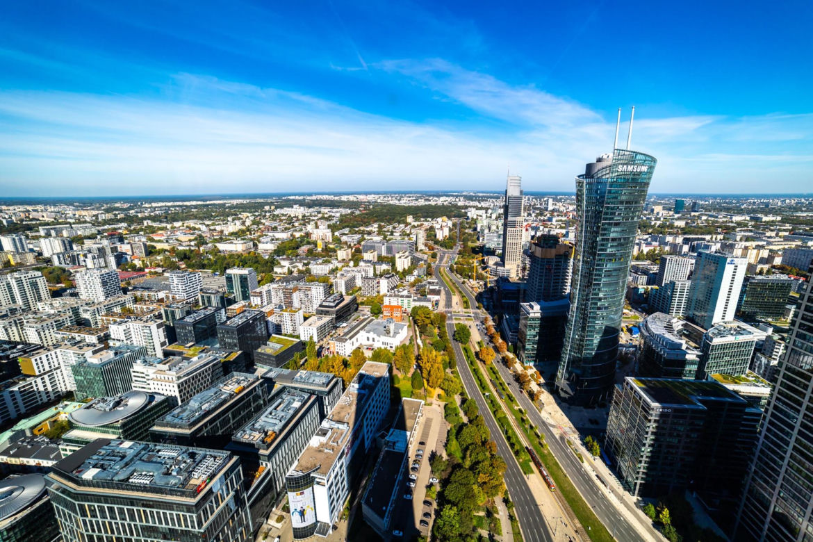 Niezwykła panorama Warszawy ze szczytu Skylinera!