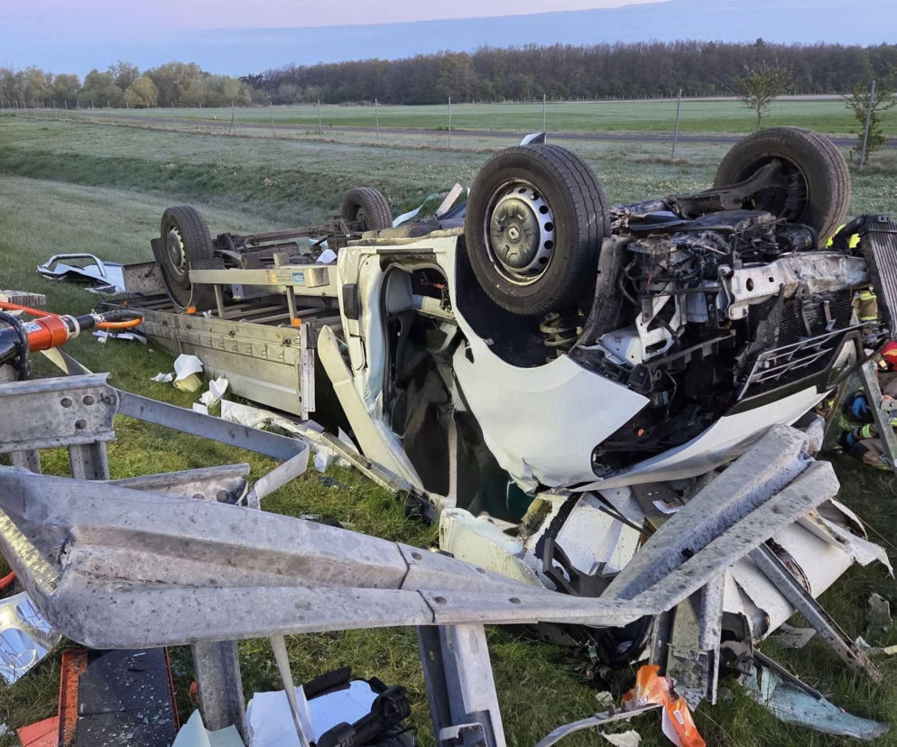 Tragiczne dachowanie na autostradzie A2! Kierowca nie miał szans