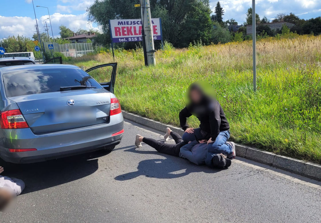 Przestępcy zatrzymani na drodze w okolicach Strykowa