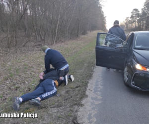 Świebodzin. Zajechali mu drogę, a on ruszył na nich z bagnetem! Miał kilka kilogramów narkotyków [WIDEO, ZDJĘCIA]