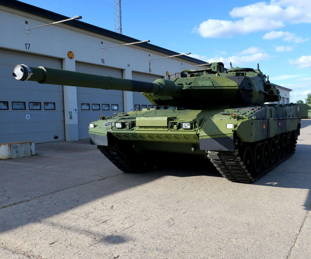Pierwszy czołg Stridsvagn 123A dotarł do Szwecji