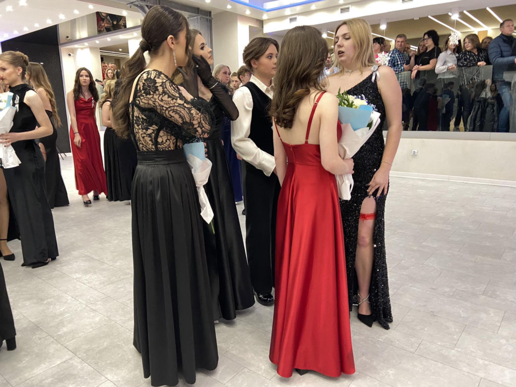 Bal studniówkowy 2024 II Liceum Ogólnokształcącego w Starachowicach