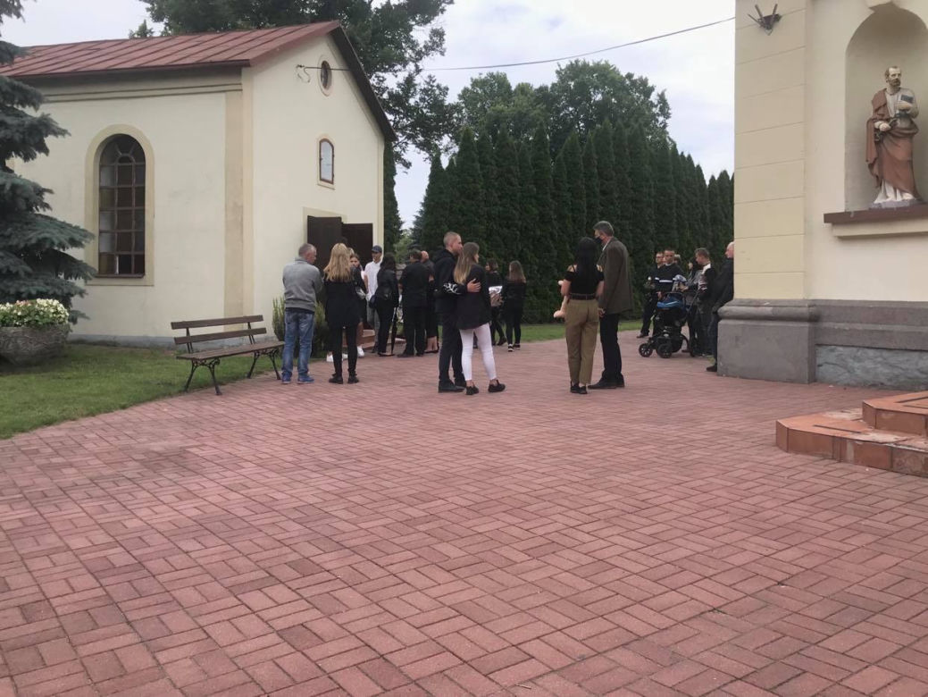 Pogrzeb zamordowanej 16-latki z Dzierzgowa. Karolinę żegna cała wieś