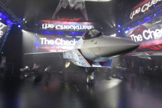 Su-75 Checkmate na Dubai Airshow 2025. Rosja pokazała kilka modeli myśliwca