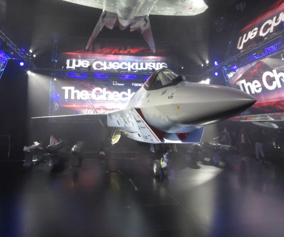 Su-75 Checkmate na Dubai Airshow 2025. Rosja pokazała kilka modeli myśliwca