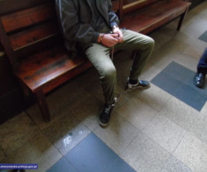 21-latek zaatakował policjantkę w krzakach i zaczął ją dusić