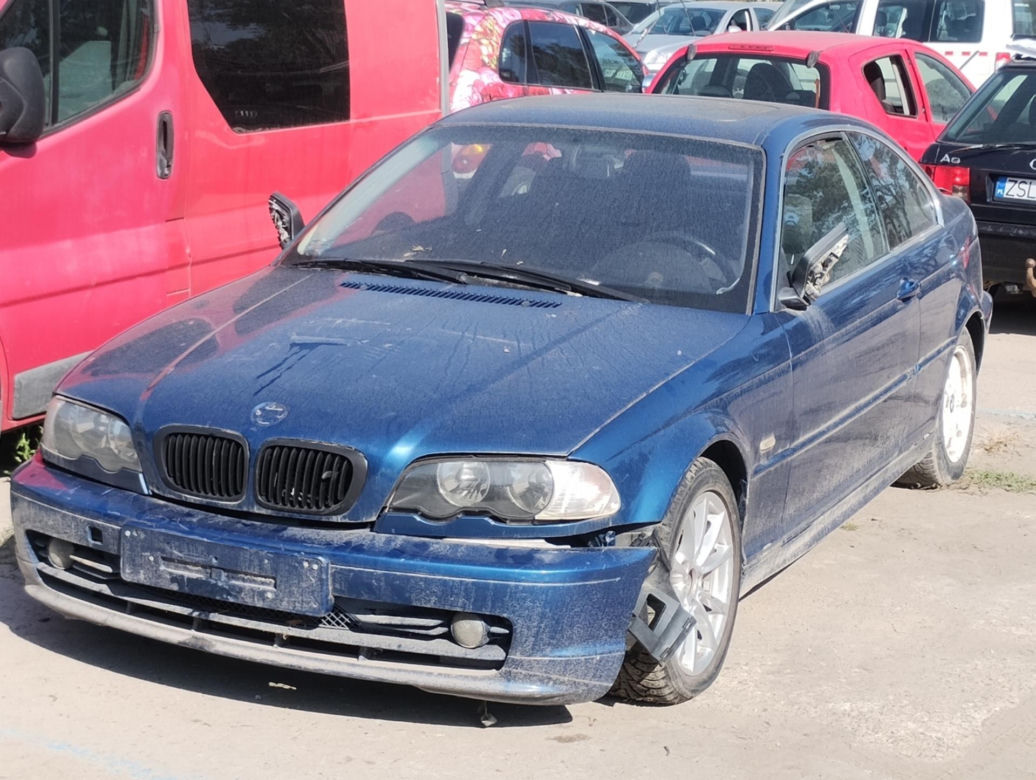 Drogowcy znów sprzedają wraki z ulicy. Wśród nich jest Chrysler w kwiatki