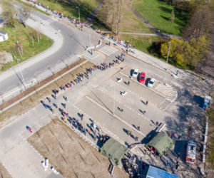 Ruszyła akcja Zaszczep się w majówkę. Ogromne kolejki do punktów [ZDJĘCIA]
