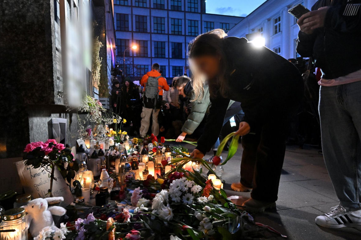 25-letnia Liza zmarła po brutalnym gwałcie. Cichy marsz idzie ulicami Warszawy