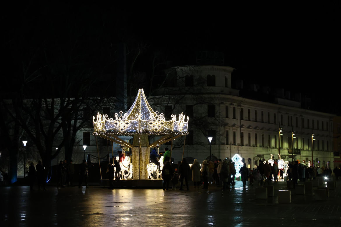 Drugi dzień świąt w centrum Lublina. Deszczowa pogoda nie odstraszyła spacerowiczów!