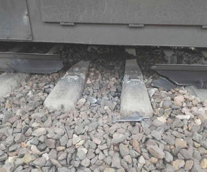 Uszkodzone tory na odcinku Dęblin-Życzyn w powiecie Garwolińskim