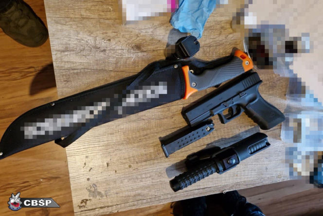 Handlowali narkotykami, wprowadzali do obrotu fałszywe pieniądze. 20 osób stanie przed sądem