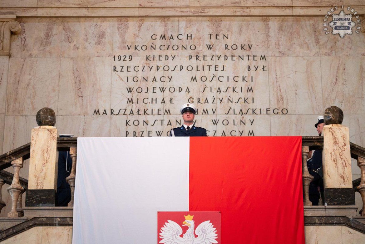 Nowi policjanci zasilili szeregi śląskiej policji! Wśród nich osiem policjantek