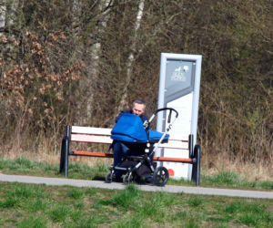 Wałęsa na spacerze z córką