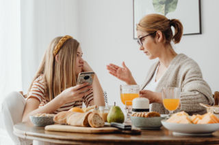 Jak zaplanować rodzinny cyfrowy detoks? Poznaj sprawdzone pomysły na udany weekend bez ekranów