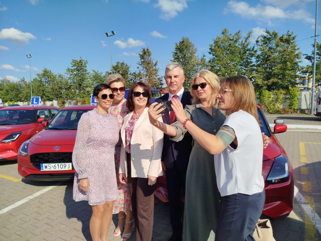 Siedlecki WORD wymienił starą flotę pojazdów egzaminacyjnych na nowe samochody marki Suzuki Swift