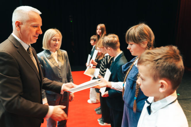 Najzdolniejsi uczniowie odebrali stypendia Prezydenta Miasta Siedlce
