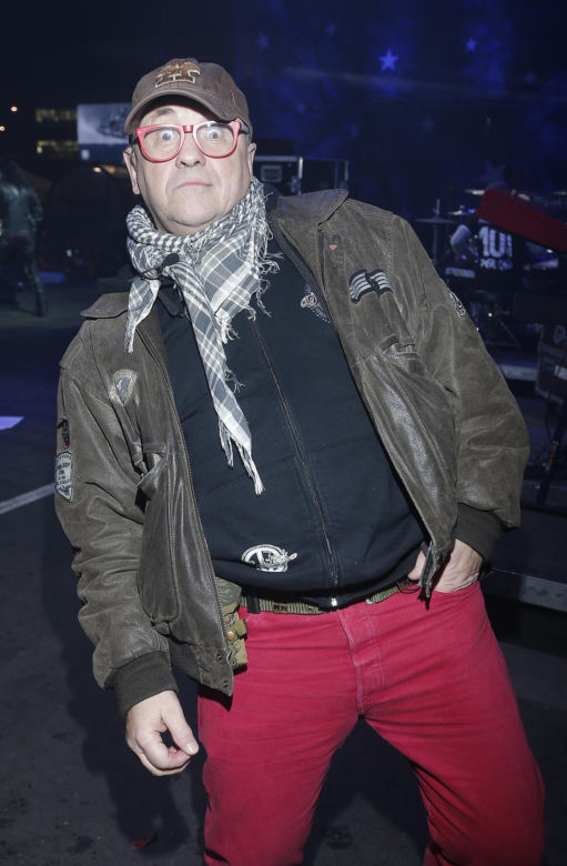 Jerzy Owsiak na przestrzeni lat. Tak zmieniał się jego charakterystyczny wizerunek