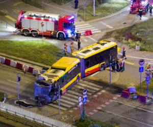 Autobus miejski wjechał w przejście podziemne przy Dworcu Zachodnim