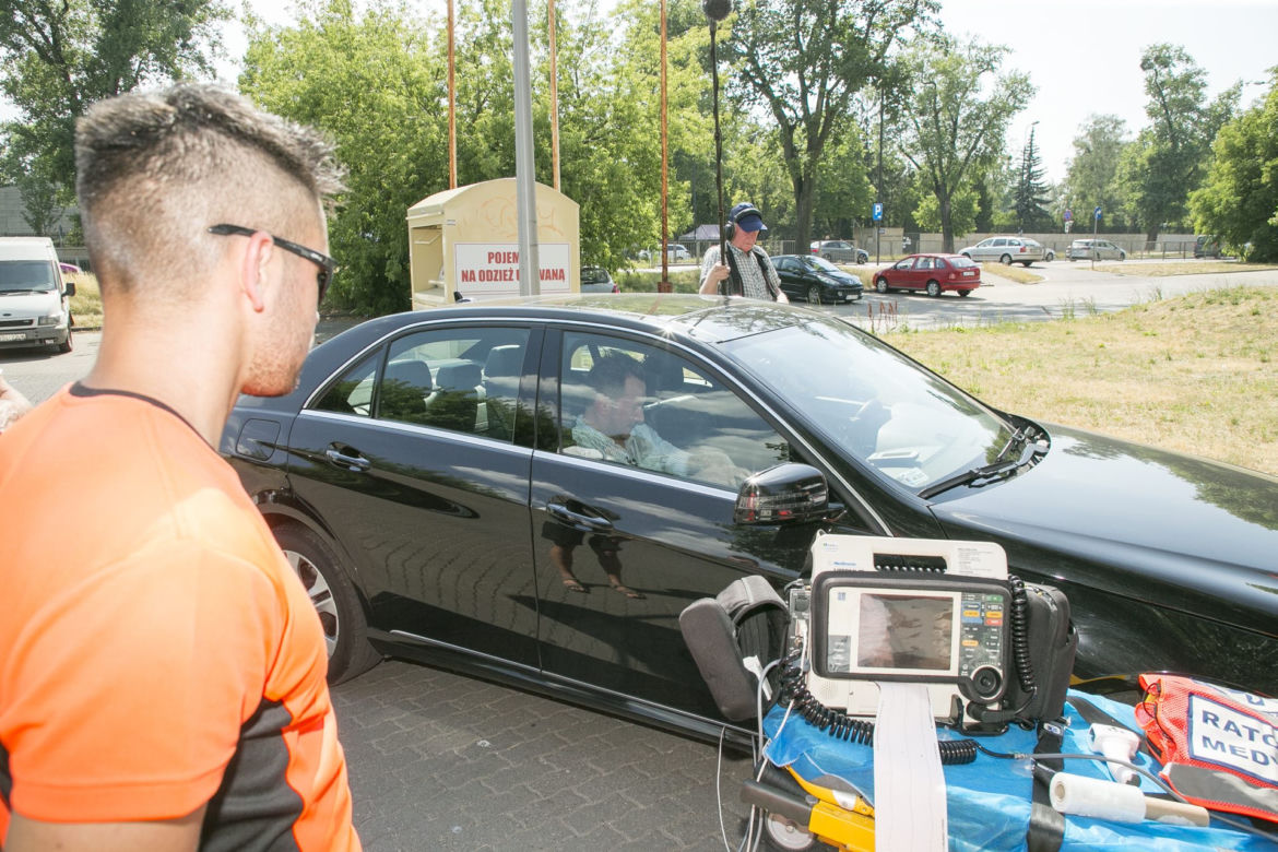25 minut gotowałem sie w aucie