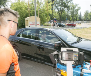25 minut gotowałem sie w aucie