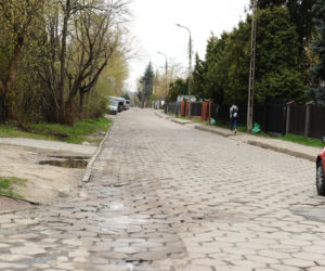Ciężarówki jeżdżą mimo zakazu od prawie 30 lat. Mieszkańcy ul. Konwaliowej mają dość
