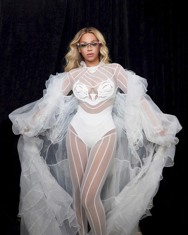 Beyonce wraca! Jest całkiem naga i została kowbojem!