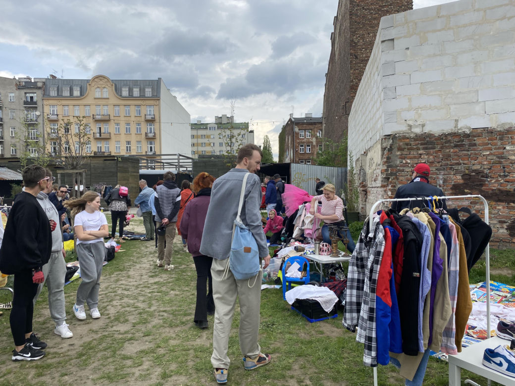 Garażówka na Bazarze Różyckiego