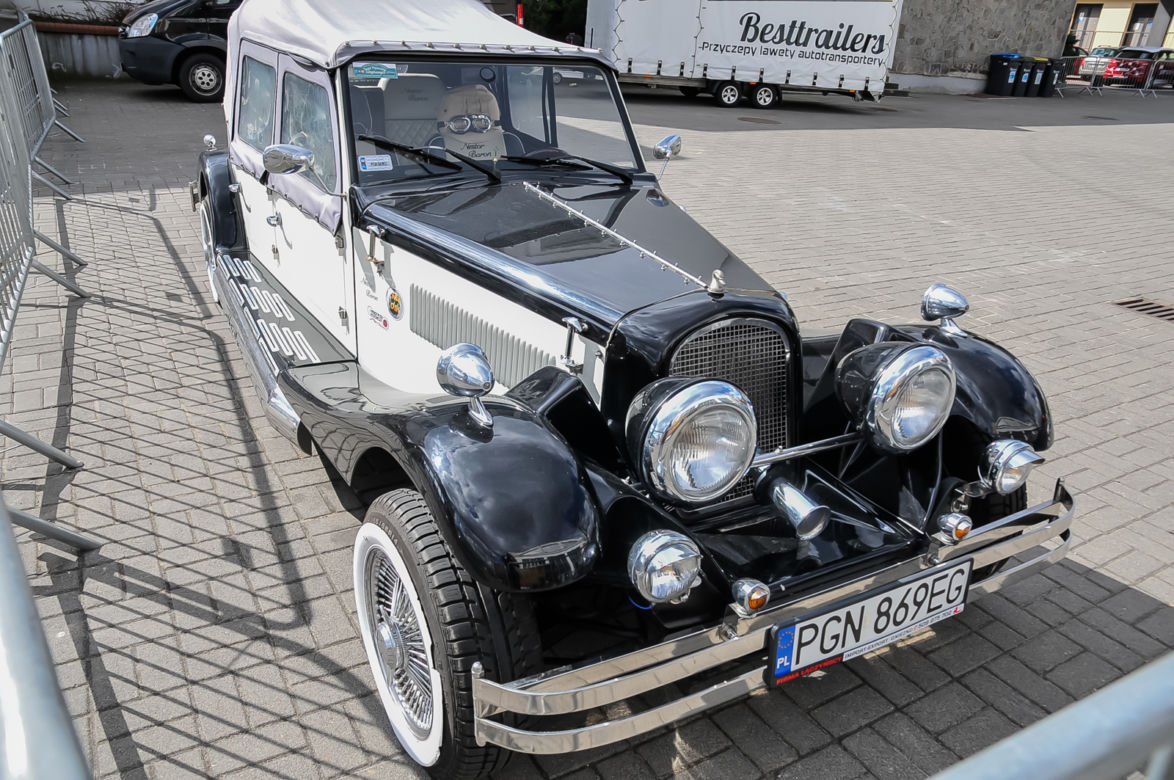 Klasyki i tuning – nietypowe auta na Poznań Motor Show