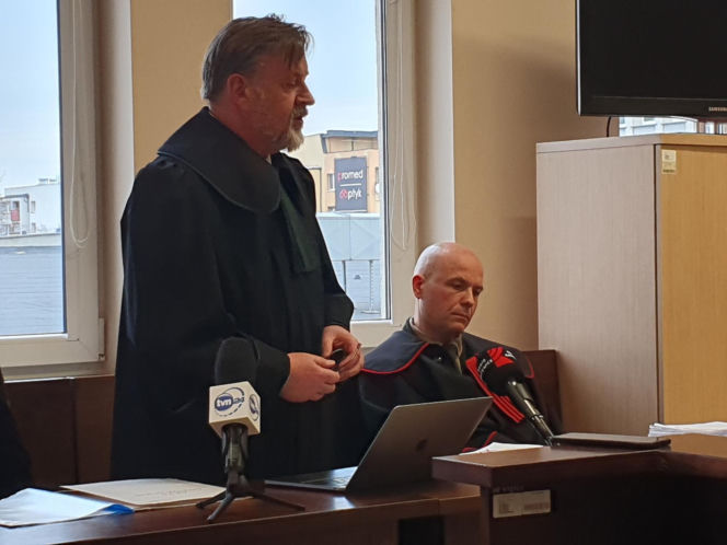 Związał księdza i zakleił mu usta. Zabił dla pieniędzy z kolędy. Tomasz J. Przed sądem