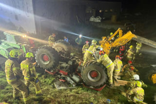 Ciągnik stoczył się z wału, dwie osoby nie żyją! Tragedia nad Wisłą
