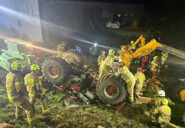 Ciągnik stoczył się z wału, dwie osoby nie żyją! Tragedia nad Wisłą