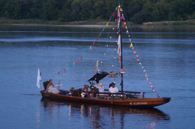 Wieczorna parada na Wiśle zachwyciła mieszkańców. Tak wyglądał finał Festiwalu Wisły w Fordonie