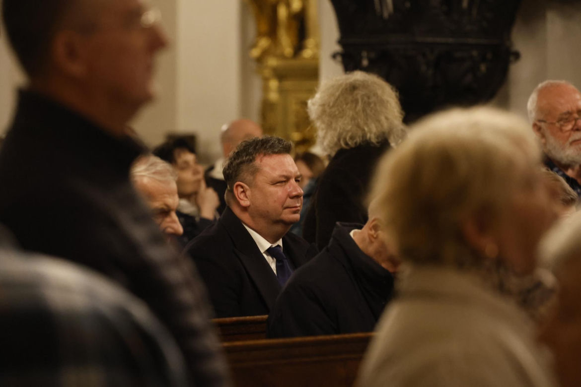 Jarosław Kaczyński z posłami na mszy św. w intencji Barbary Skrzypek