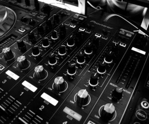 DJ