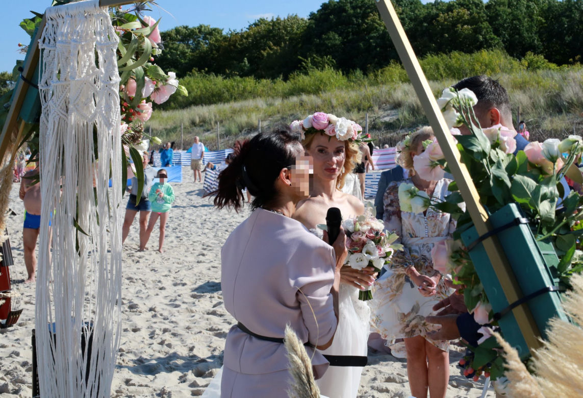 Małgorzata Opczowska wzięła ślub z Jackiem Łęskim na plaży