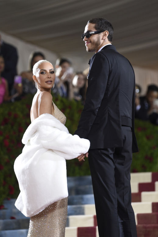 Kim Kardashian w TEJ sukience Marilyn Monroe! Jest warta miliony