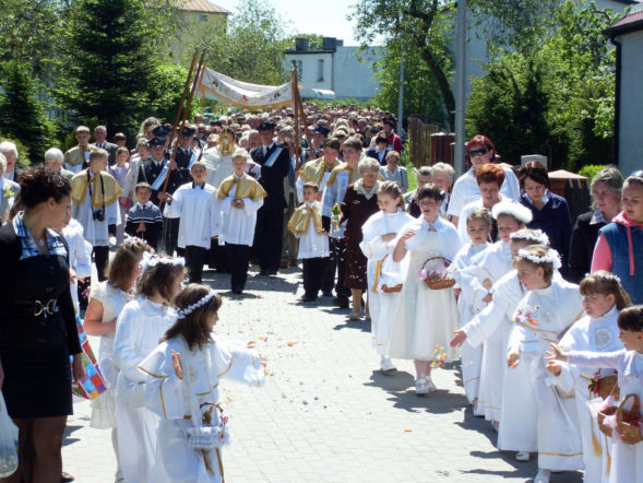 Horror podczas procesji Bożego Ciała. Agresor miał noże. Wszystko opisali