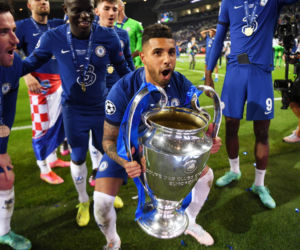 Piłkarze i kibice Chelsea Londyn świętują wygranie Ligi Mistrzów po zwycięstwie w finale 1:0 z Manchesterem City 