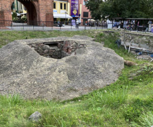 Dziura przed Wysoką Bramą w Olsztynie
