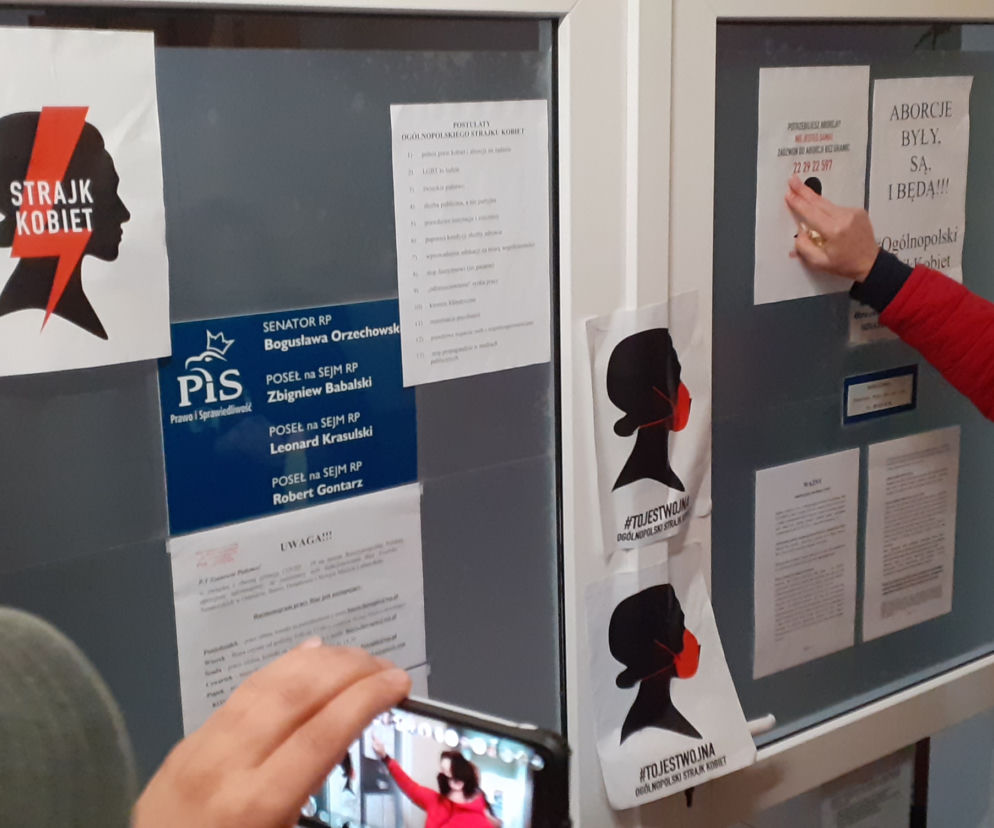 Marta Lempart, Dominika Kasprowicz i posłanka Monika Falej w Iławie