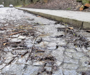 Wyciek wody pod górą św. Marcina
